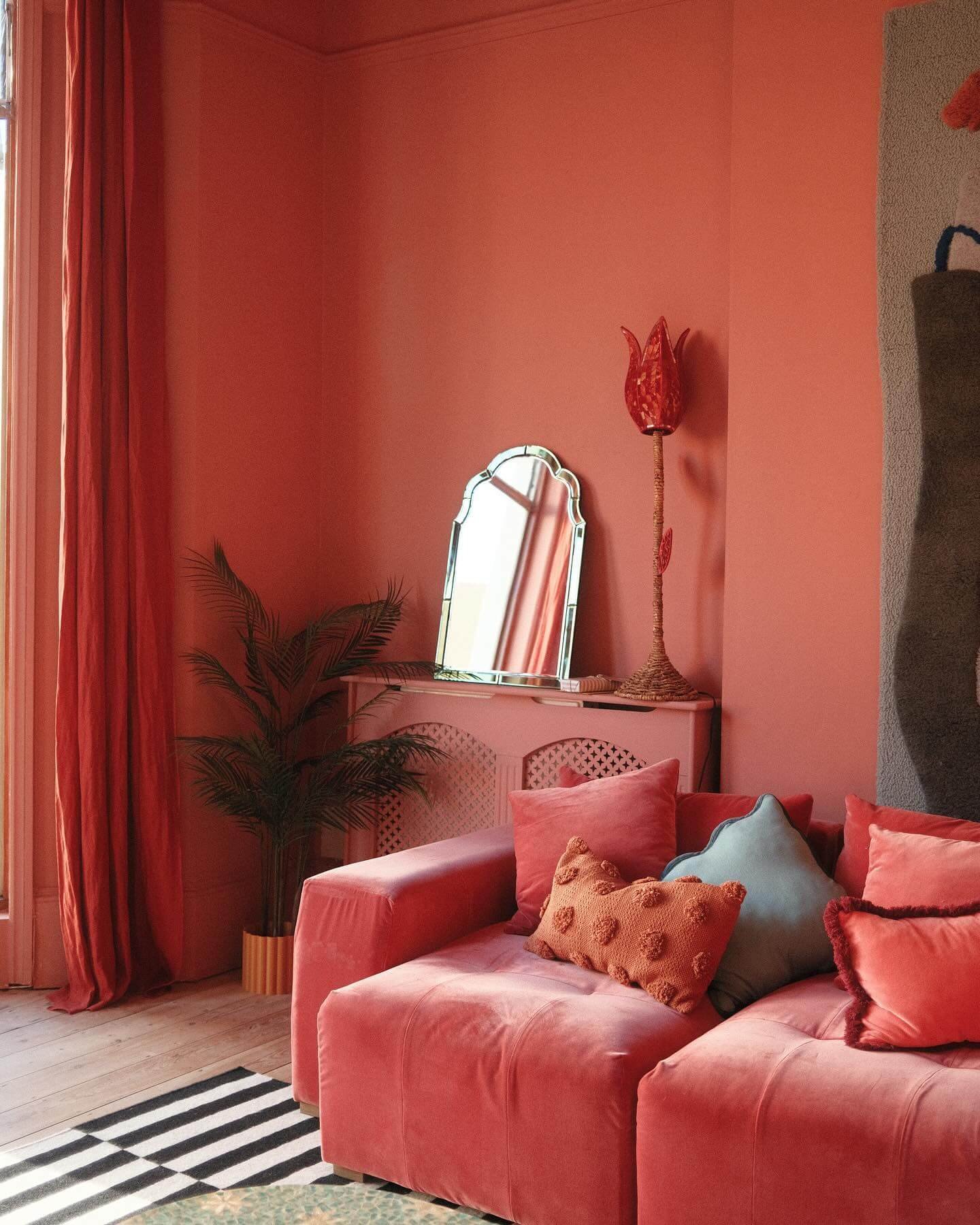 Creating a Cozy and Vibrant Living Room Atmosphere