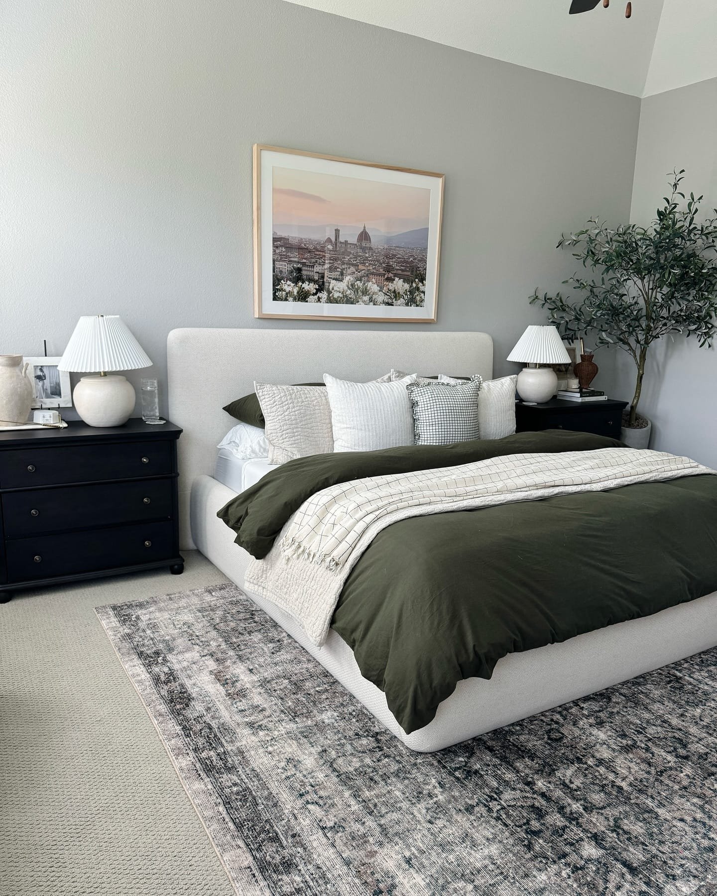 Sophisticated Black Bedroom Decor