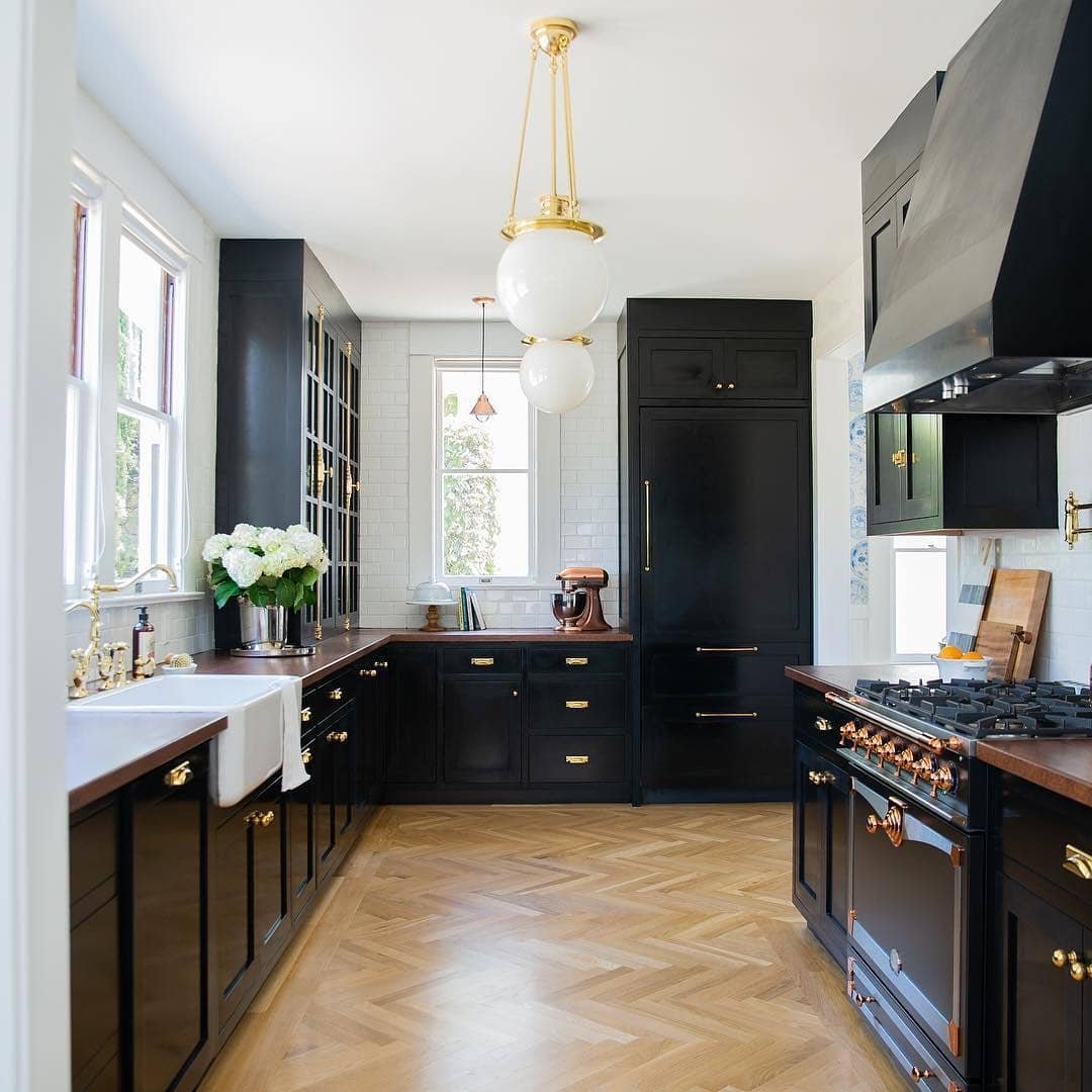 Glossy Black Meets Warm Wood